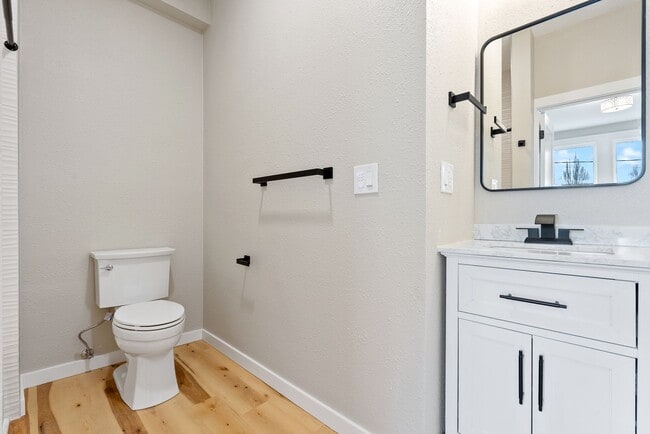 Building Photo - Fully Renovated Studio In Historic Avalon Building