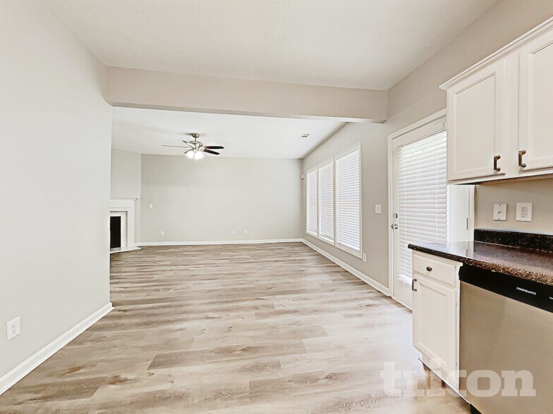 Building Photo - 104 Lantana Trail