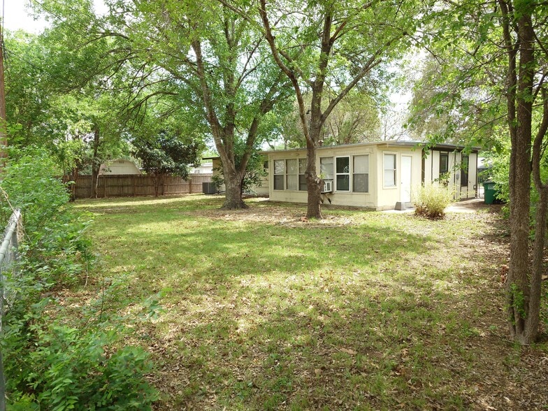 Building Photo - 203 Haverford Dr