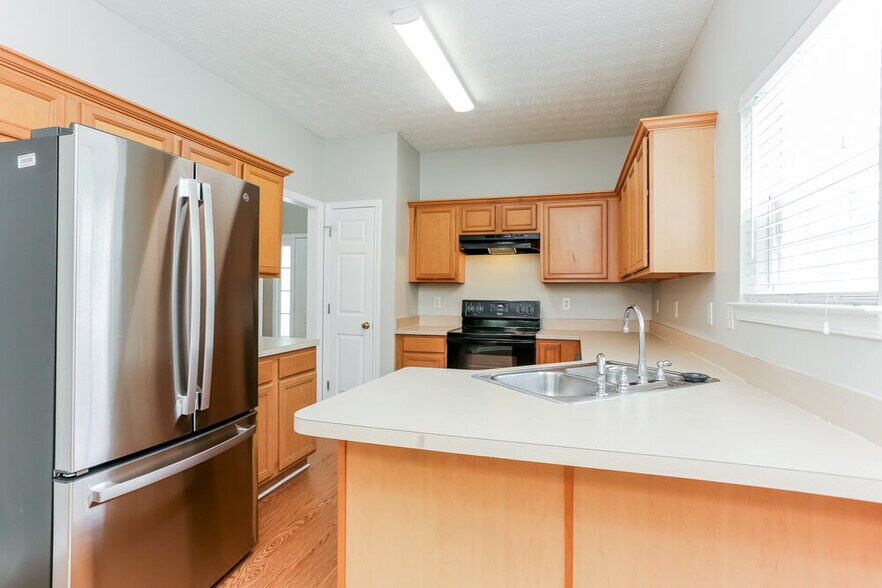 Building Photo - 7470 Royale Ct