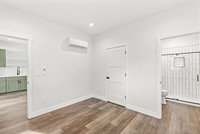 Building Photo - Brand new 2 bed/2 bath, central a/c, dishwasher, washer & dryer, deck & patio! March rent free!