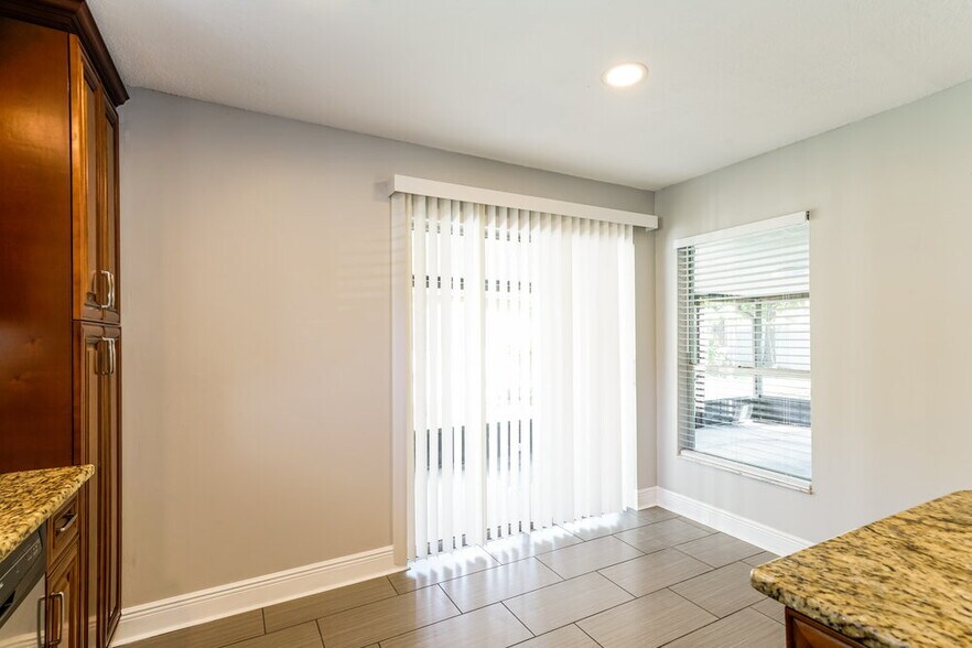 Building Photo - 11841 Hickorynut Dr