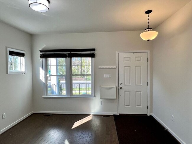 Building Photo - 8180 Lyman Ct