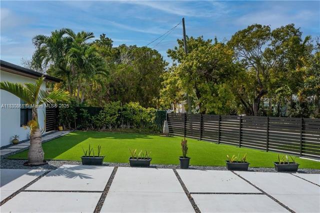 Building Photo - 1320 N Biscayne Point Rd