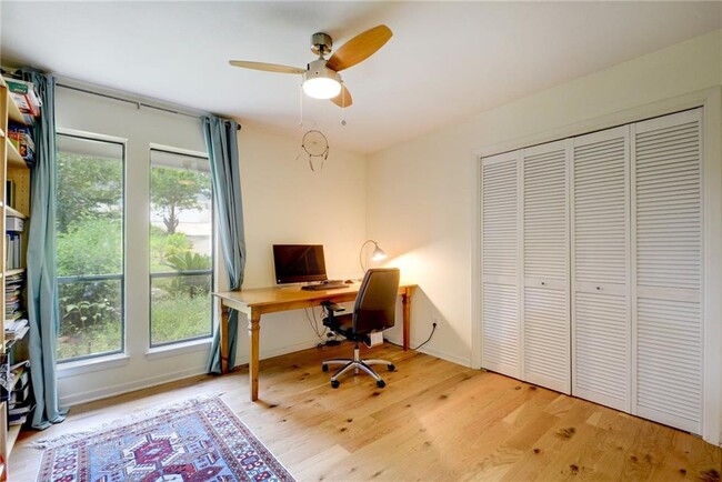 Building Photo - 2303 Doral Dr
