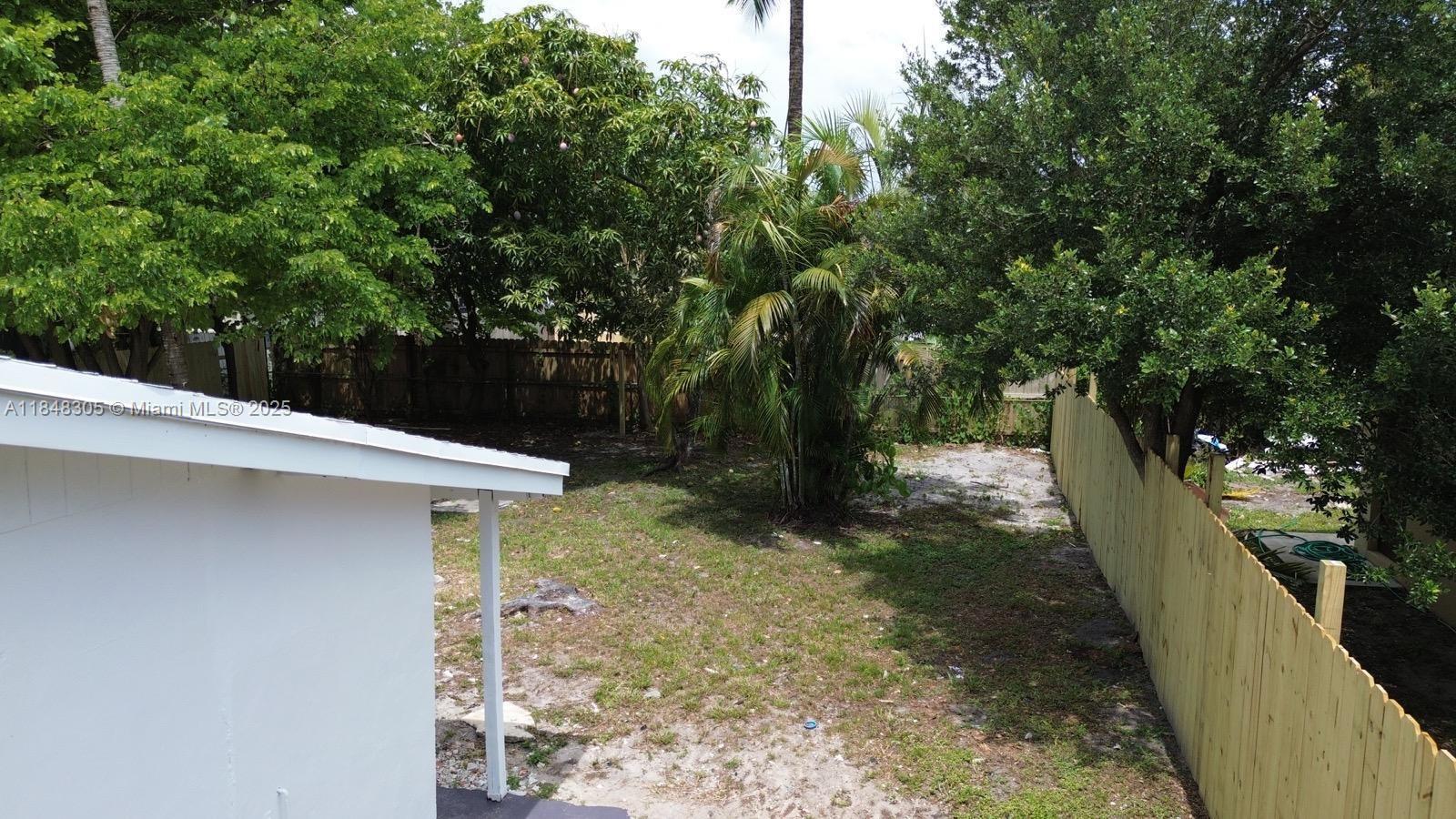 Building Photo - 1657 SW 44th Ave