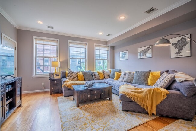 Primary Photo - 382 3rd St