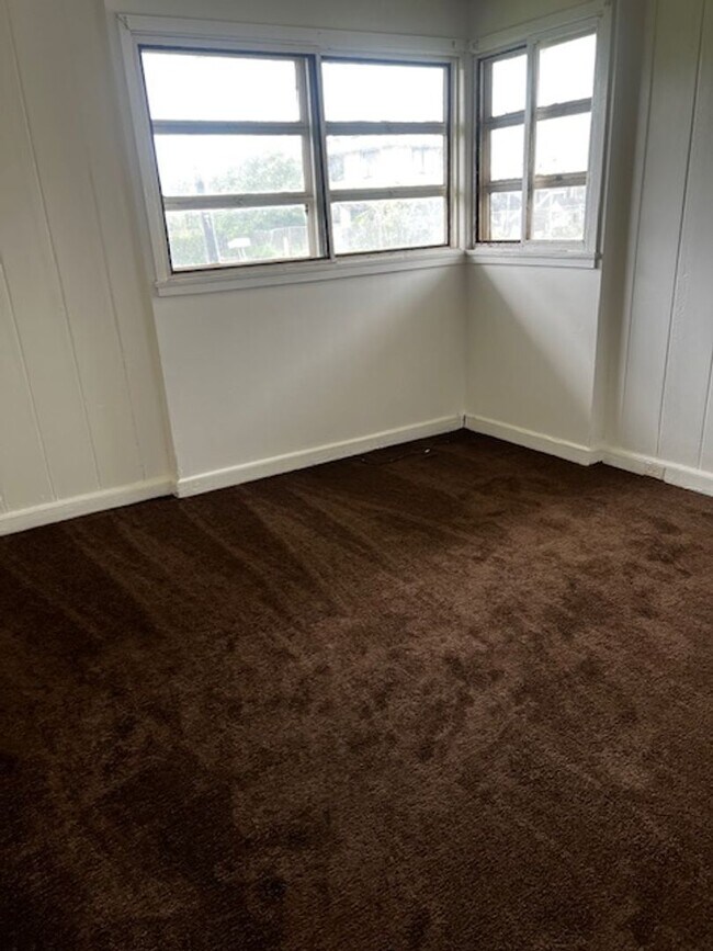 Building Photo - Partly Furnished 2 bedroom 1 bath Single Family Home