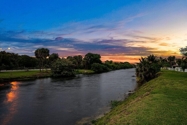 Building Photo - 494 Enfield Ct