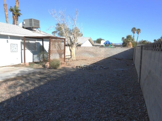 Building Photo - Spacious Single Story Home near Alta and B...