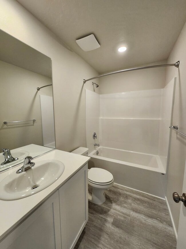 Building Photo - Beautiful & Brand New! 3 Bedroom, 2.5 Bath-Washer & Dryer Included!