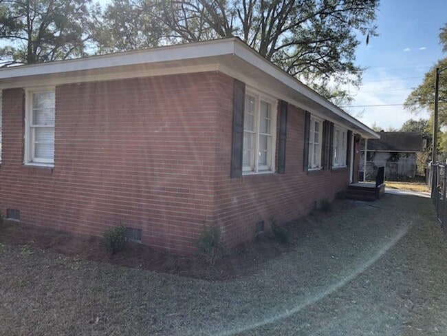 Building Photo - ~~APPLICATION PENDING~~Midtown single fami...