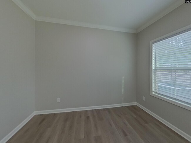 Building Photo - 326 Fairford Rd