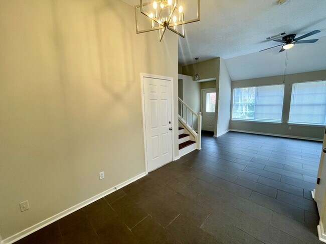 Building Photo - 3/2 townhouse for rent in Brandon 047!