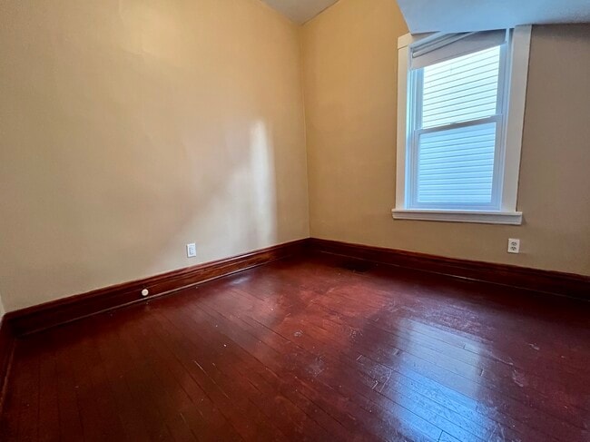 Building Photo - 2155 N Kilbourn Ave