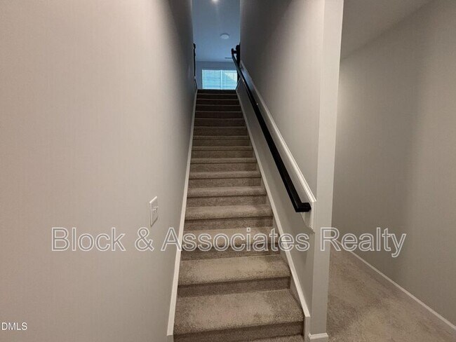 Building Photo - 2105 Goudy Dr