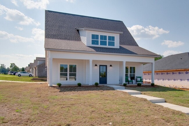 Building Photo - Brand NEW Adorable Craftsman!!!!