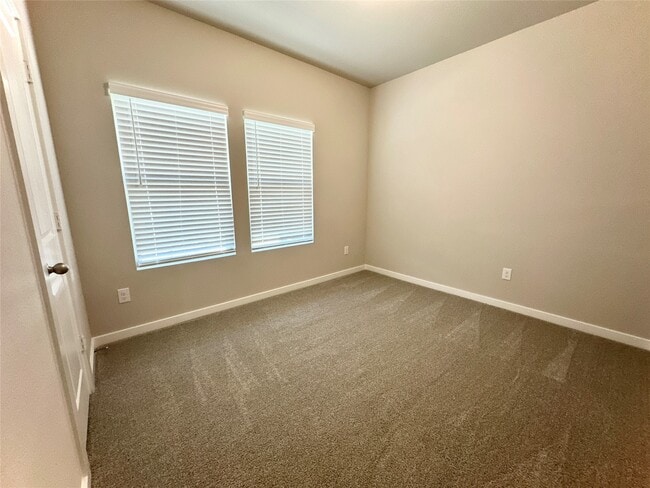 Building Photo - 12324 Ridge Top Dr