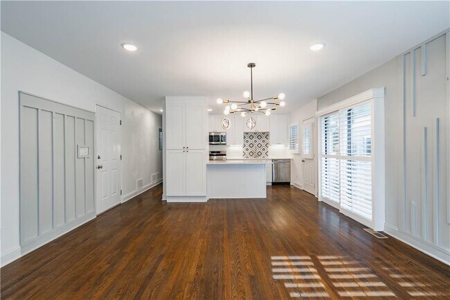 Building Photo - 3860 Carlton Dr