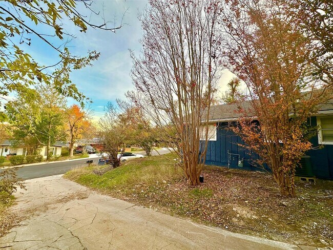 Building Photo - 4302 Scottsdale Rd