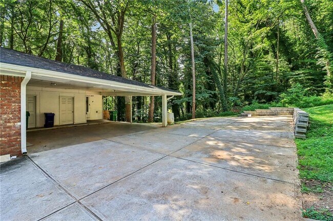 Building Photo - 2897 White Oak Dr