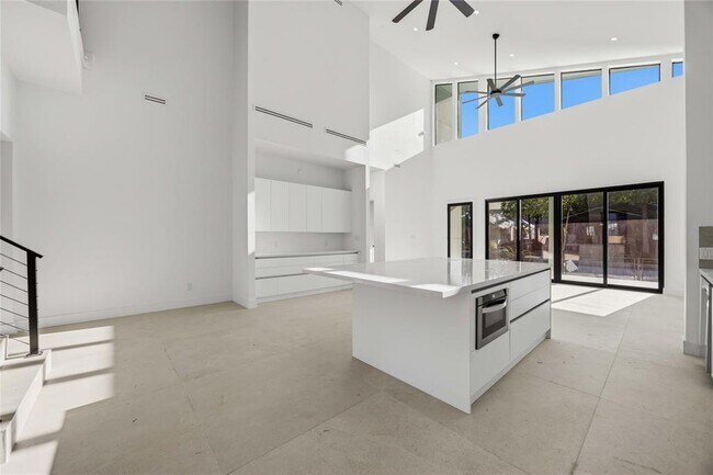Building Photo - 513 Archer St