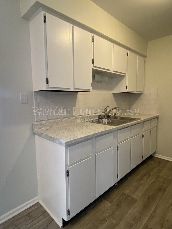 Building Photo - 202 Charleston Blvd