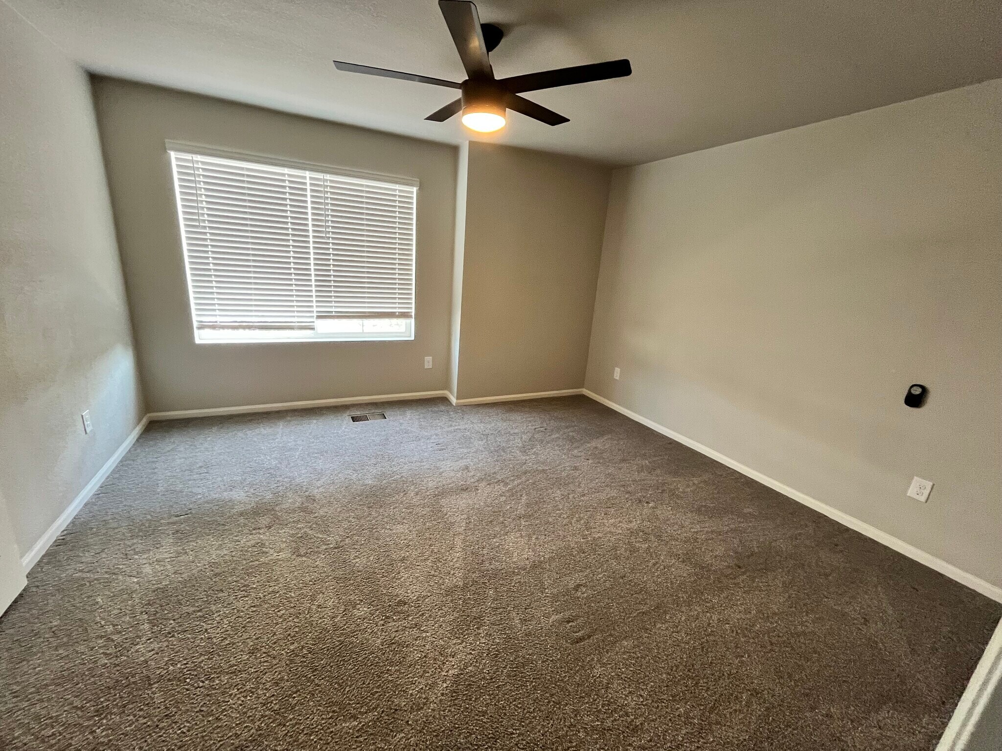 Master bedroom - 4541 N Quemoy St