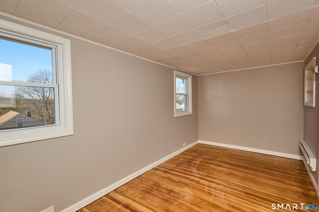 Building Photo - 121 Johnson St