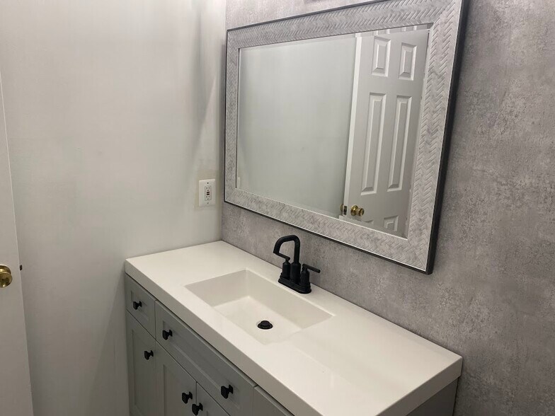 Building Photo - 259 S Pickett St