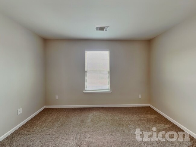 Building Photo - 498 Kirkland Dr