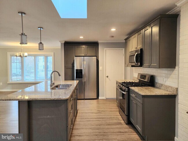 Building Photo - 502 Roberts Dr NW