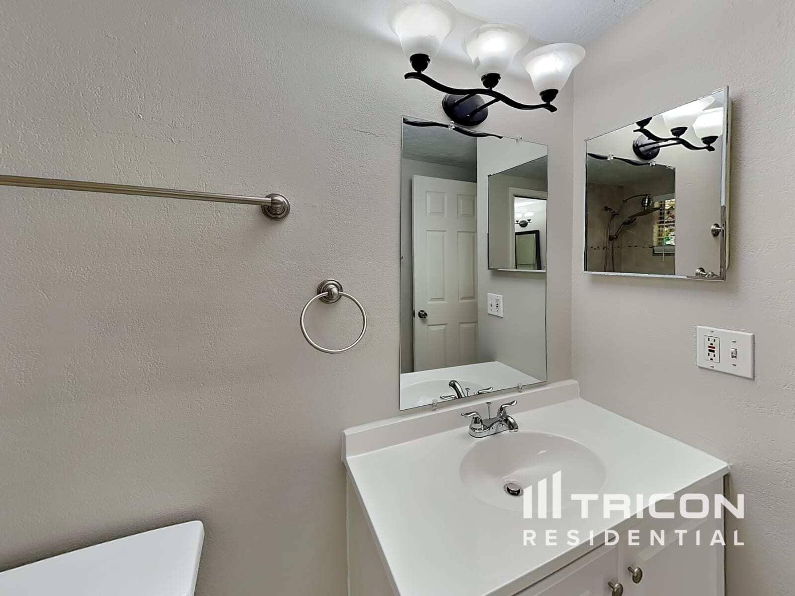 Building Photo - 5058 Silk Oak Dr