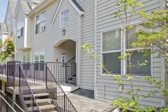 Building Photo - Hoodview Apartments