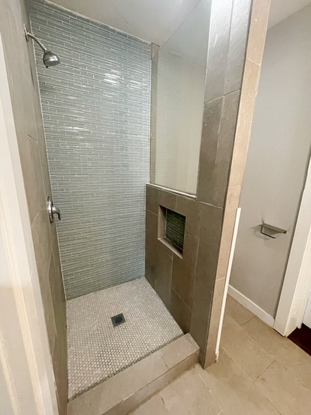 Building Photo - 638 W Elmira St