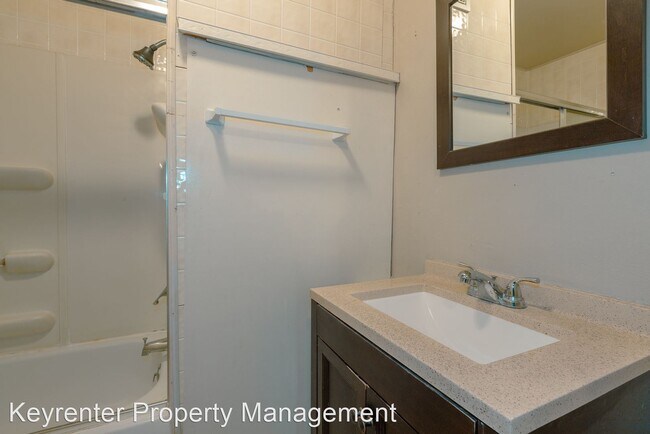 Building Photo - 2 br, 1 bath House - 308 E Greeley Street