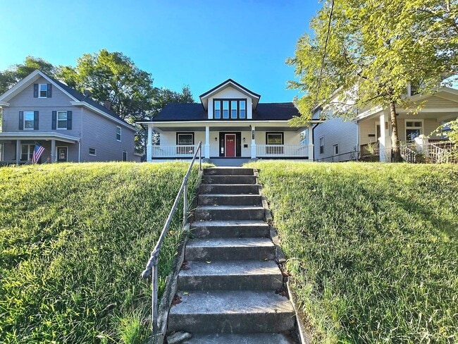 Building Photo - 5811 Bramble Ave