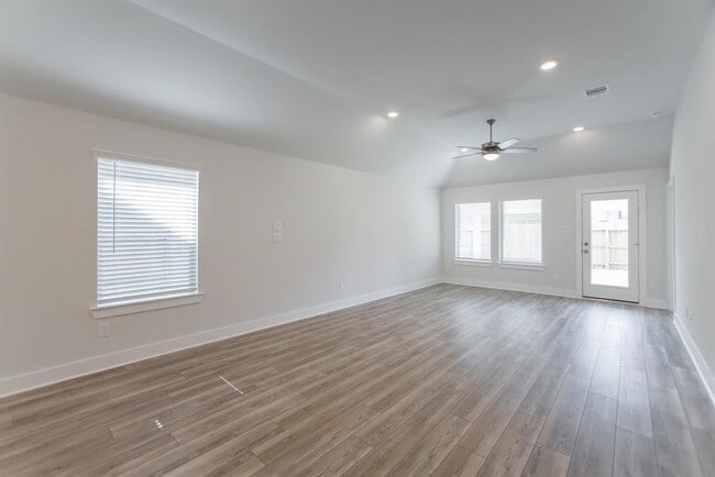 Building Photo - 10626 Whitejacket