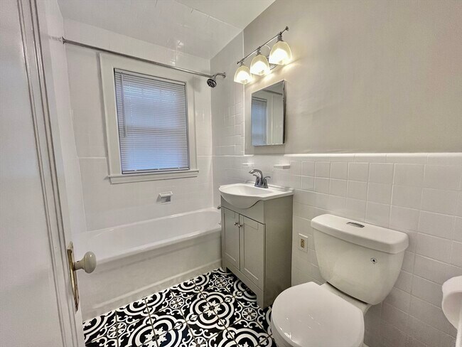 Building Photo - 94 Glendale Rd