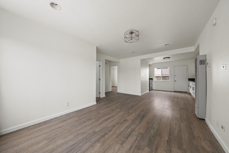Building Photo - 6940 Woodley Ave