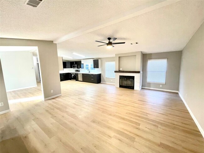 Building Photo - 128 Hall Dr S