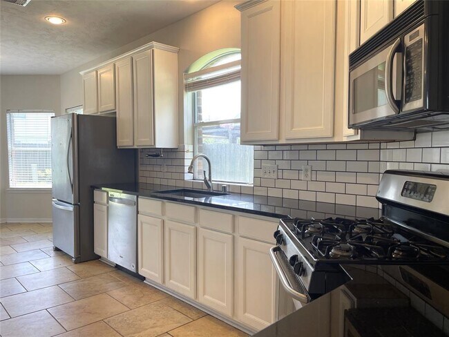 Building Photo - 6411 Virginia Fields Dr