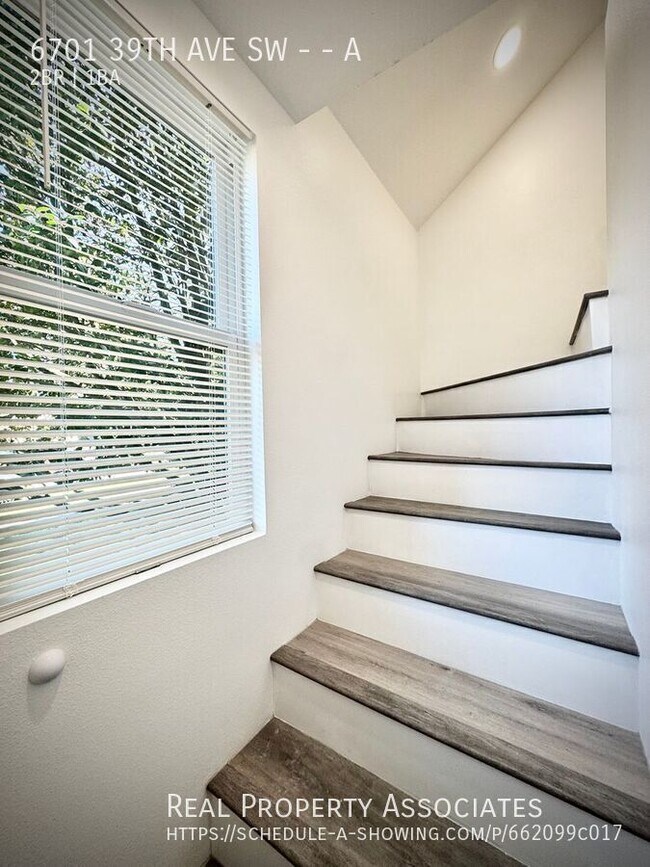 Building Photo - 6701 39th Ave SW