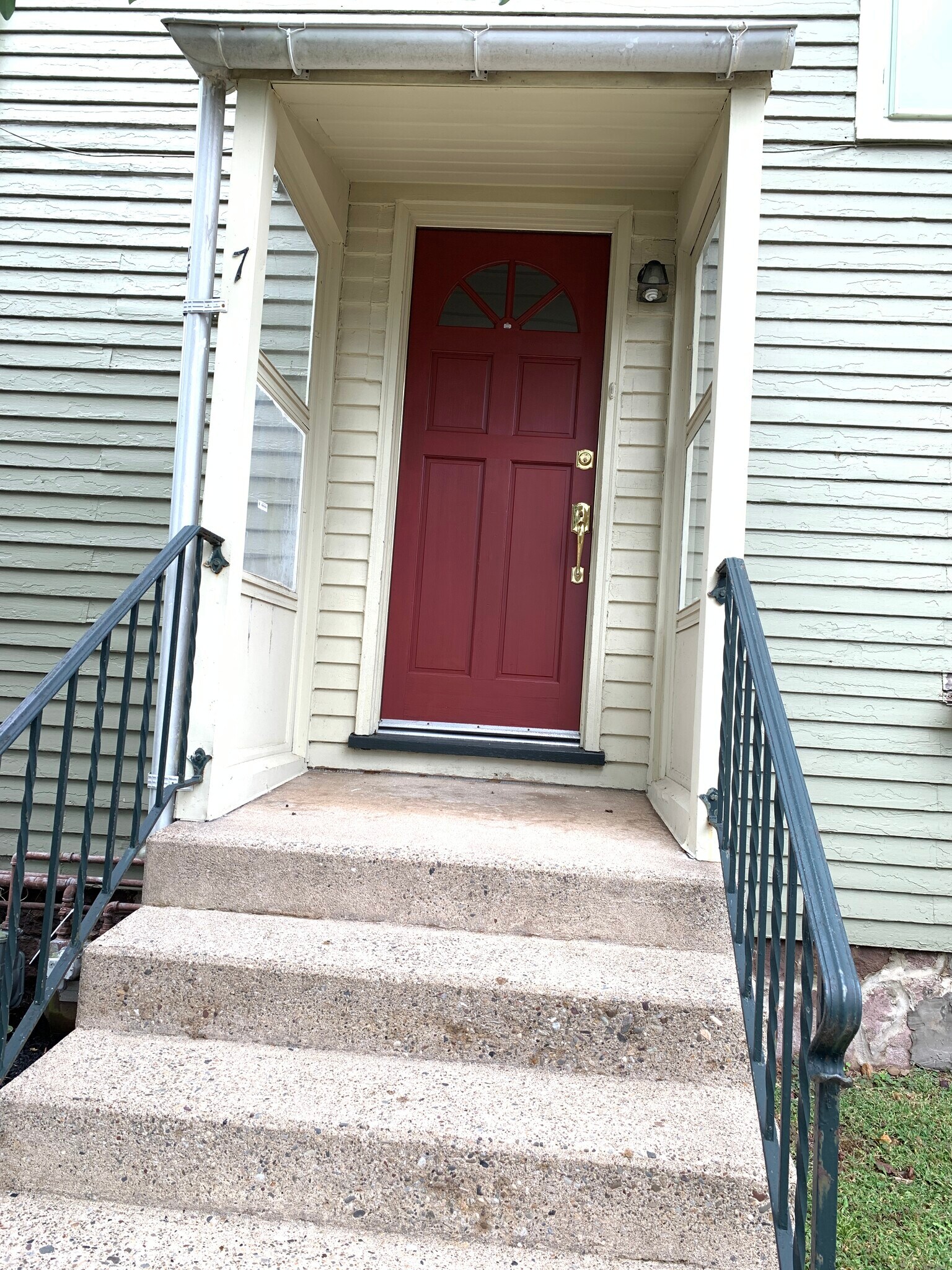 Private Entry - 7 W Afton Ave