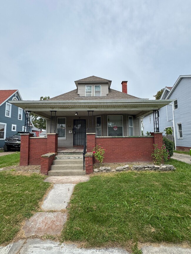 Building Photo - 918 Harding Dr