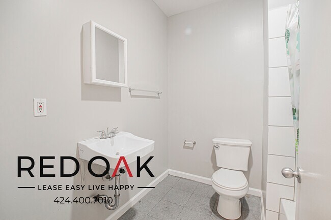 Building Photo - 692 Valencia St