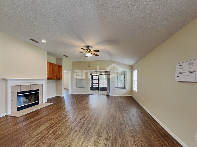 Building Photo - 3353 Chapel Ct
