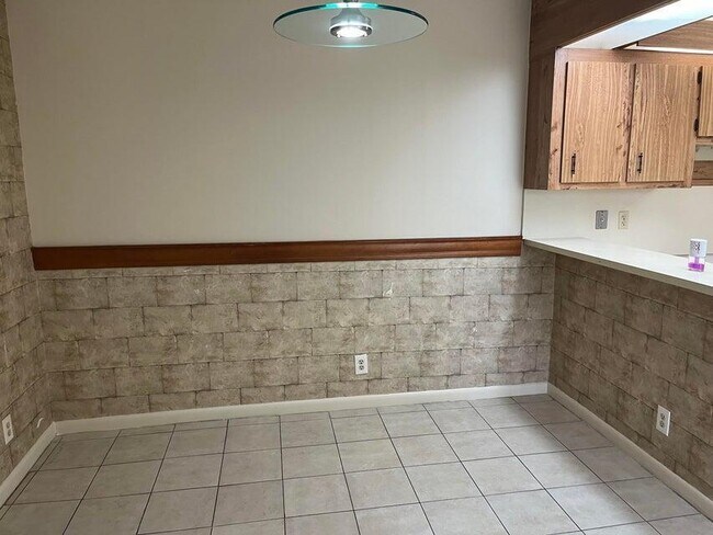 Building Photo - 4803 Waterview Cir