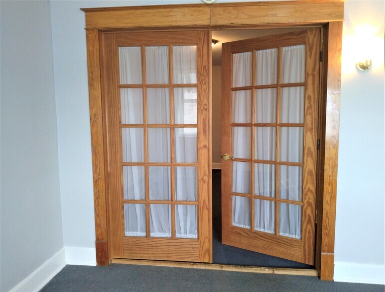 Building Photo - 715 5th Ave