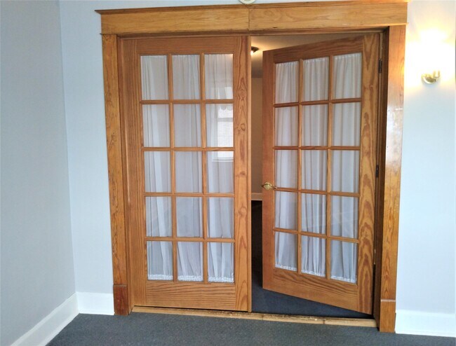 Building Photo - 715 5th Ave